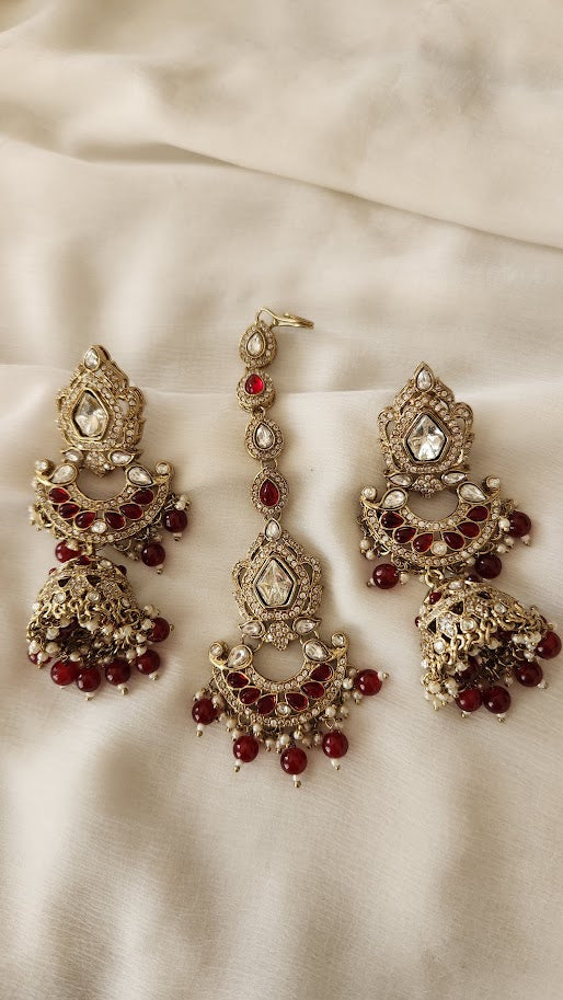 Rashi Jhumkas With Mang Tikka