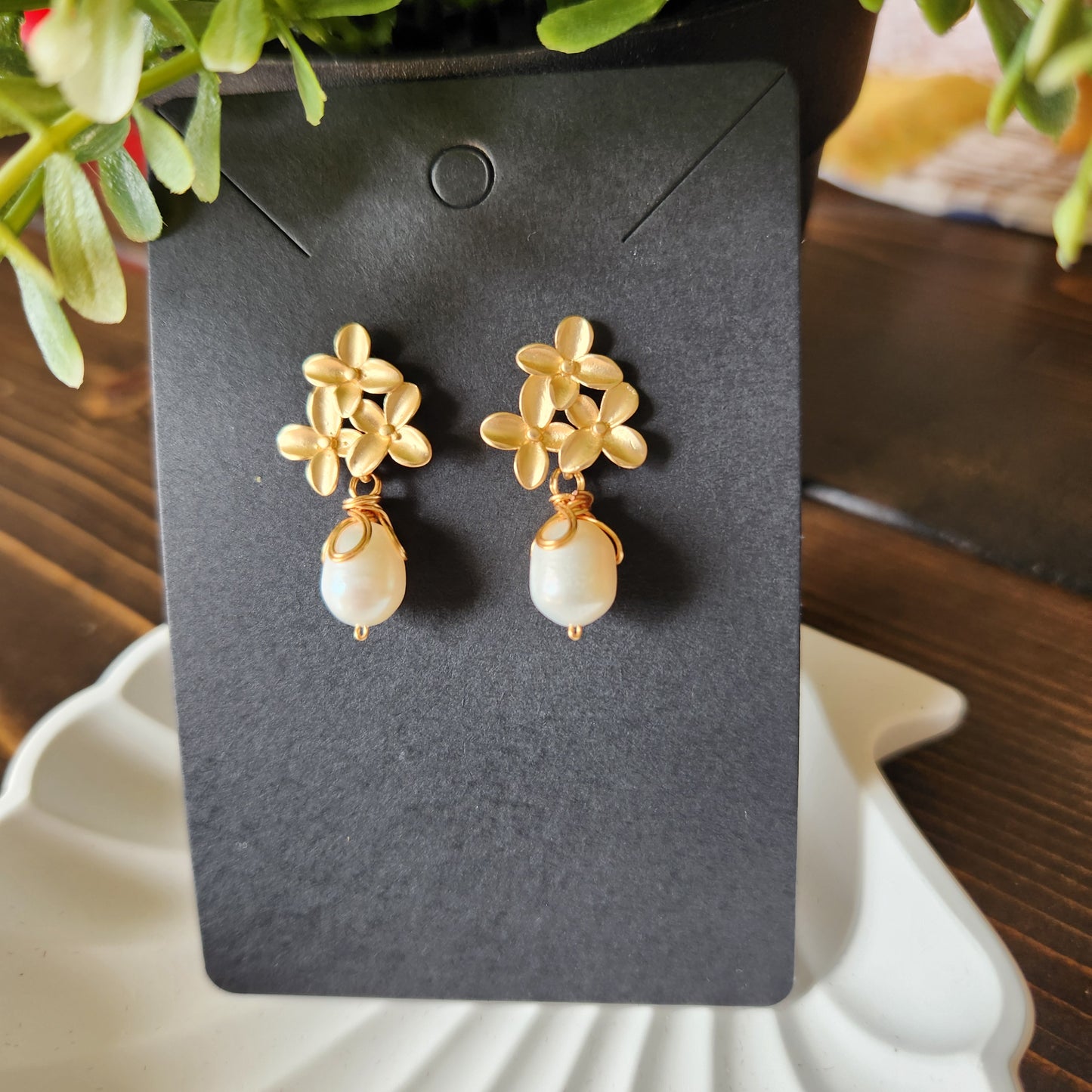 Gold flower & pearl drops