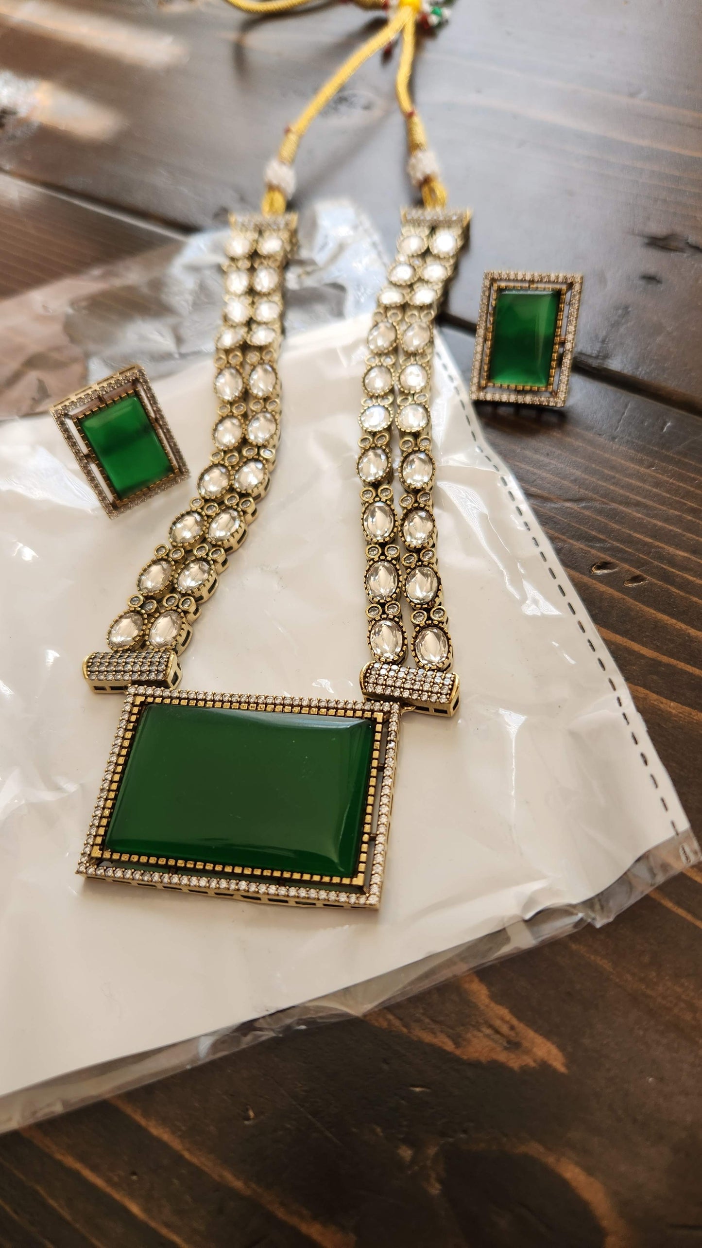 Rajnandini Neckpiece & Earrings