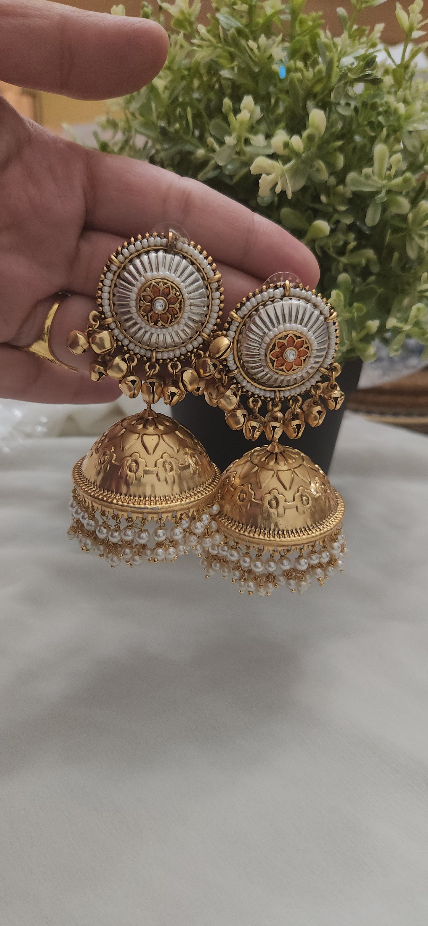 Roshni Jhumkas