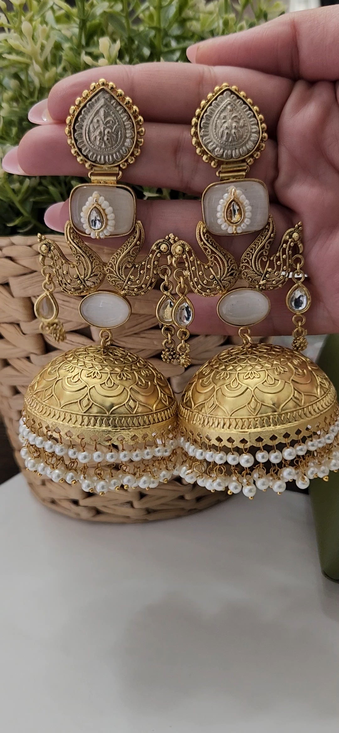 Hansni Jhumka