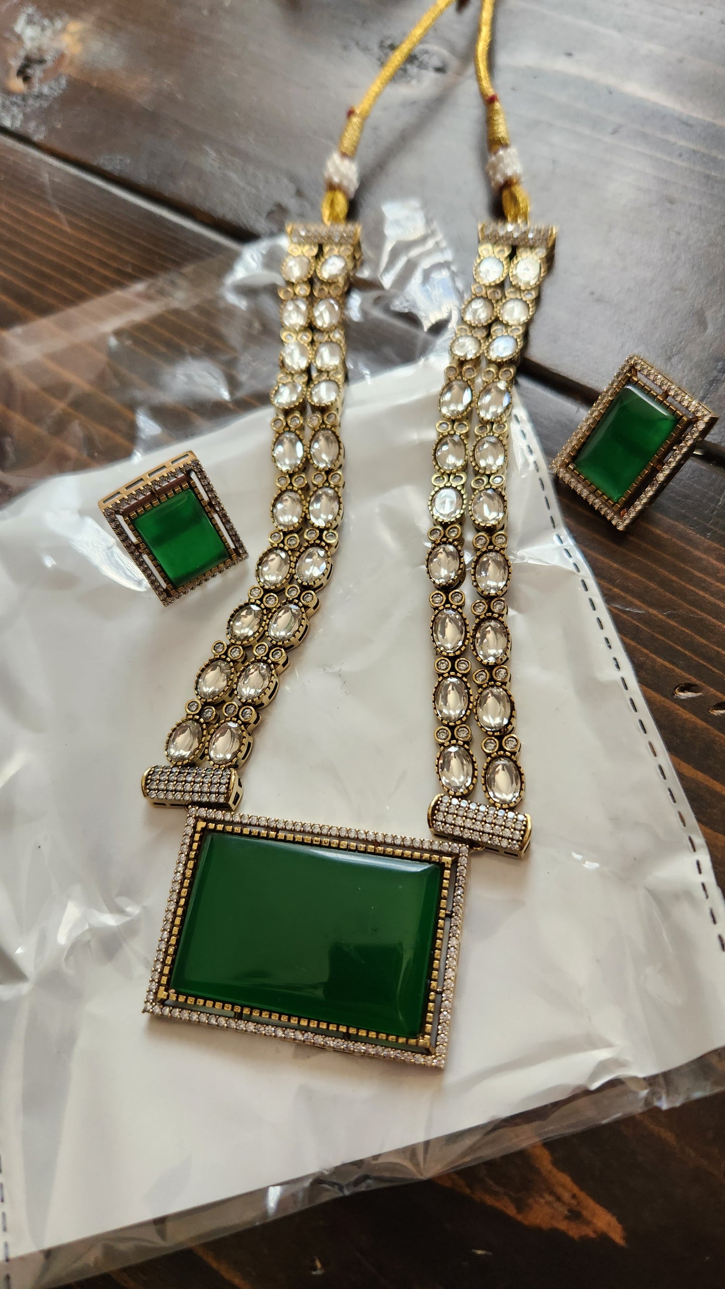 Rajnandini Neckpiece & Earrings