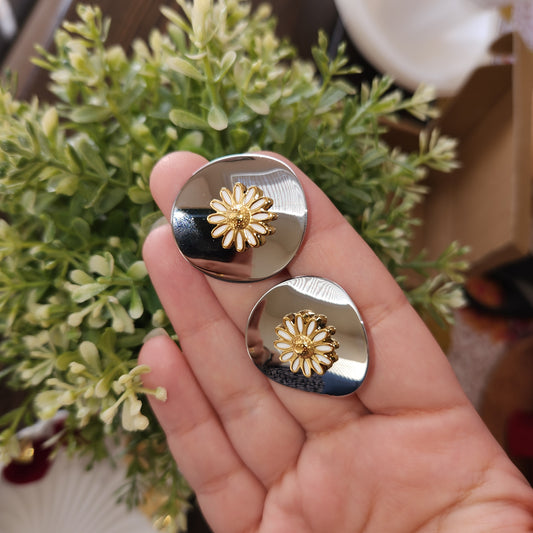 Pretty Daisy Studs