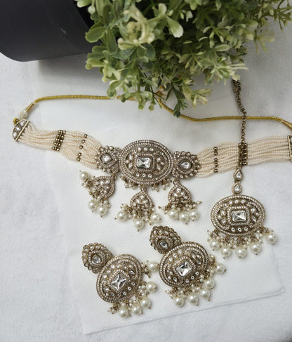 Kundan & Pearl Choker set with Mang tikka