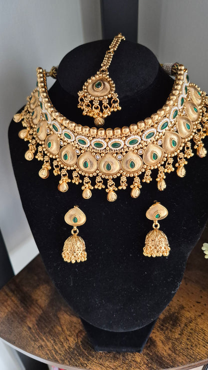 Anshula Choker Set