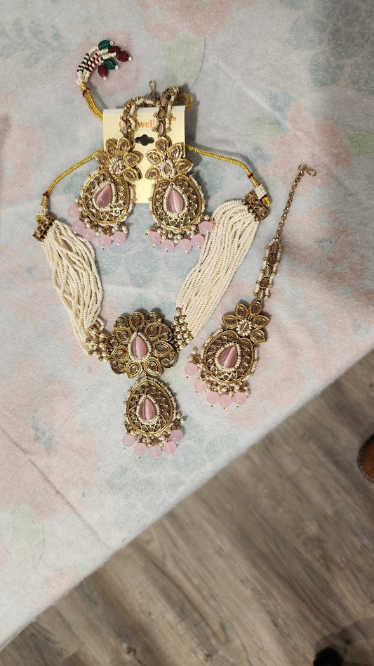 Sanj Set with earrings & mang tikka