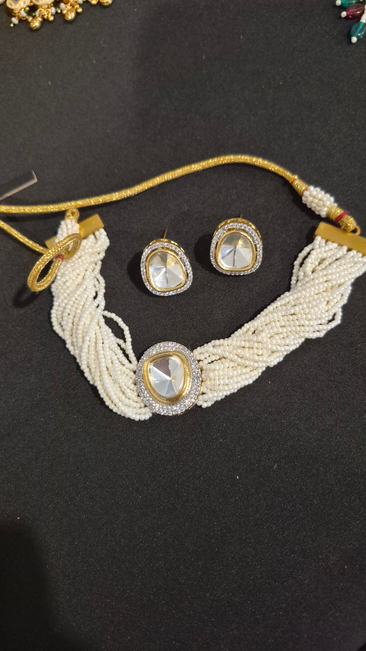 Single Kundan choker with studs
