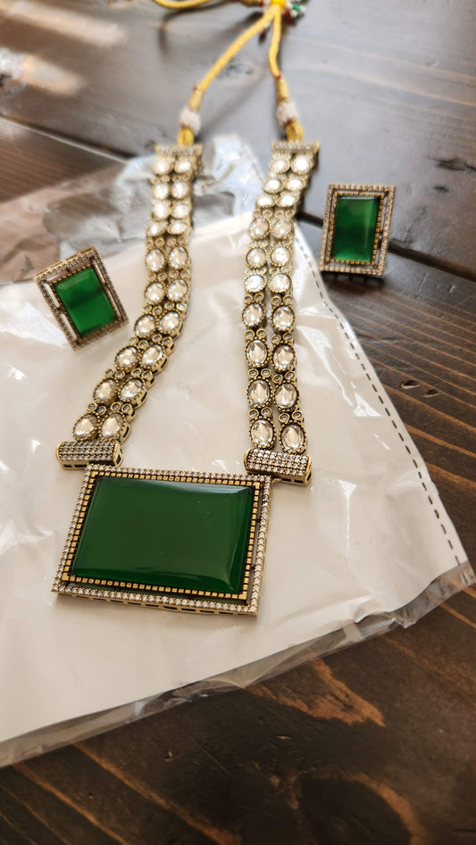 Rajnandini Neckpiece & Earrings