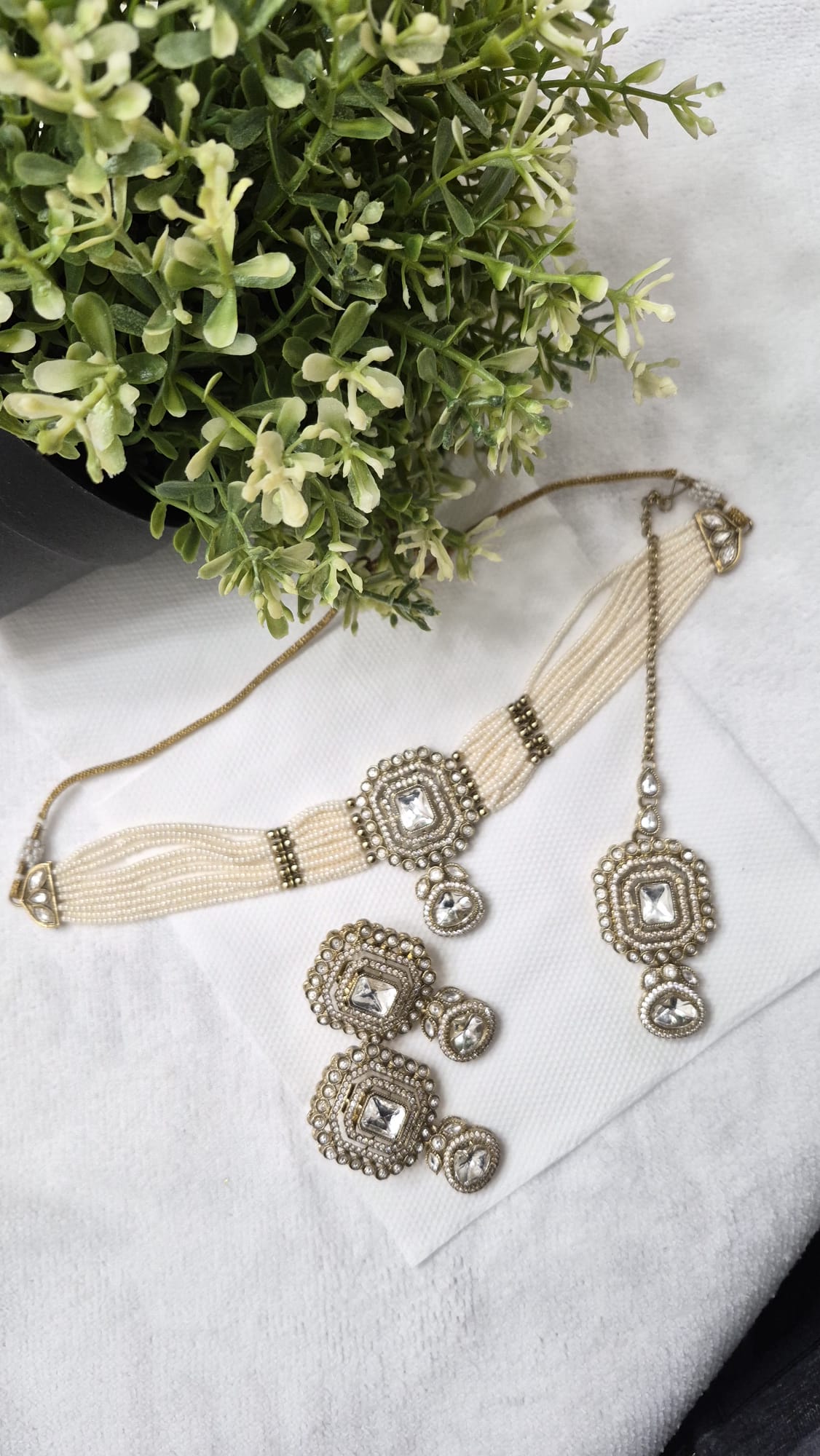 Kundan & Pearl Choker set with Mang tikka