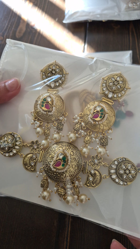 Pachi Kundan Choker set