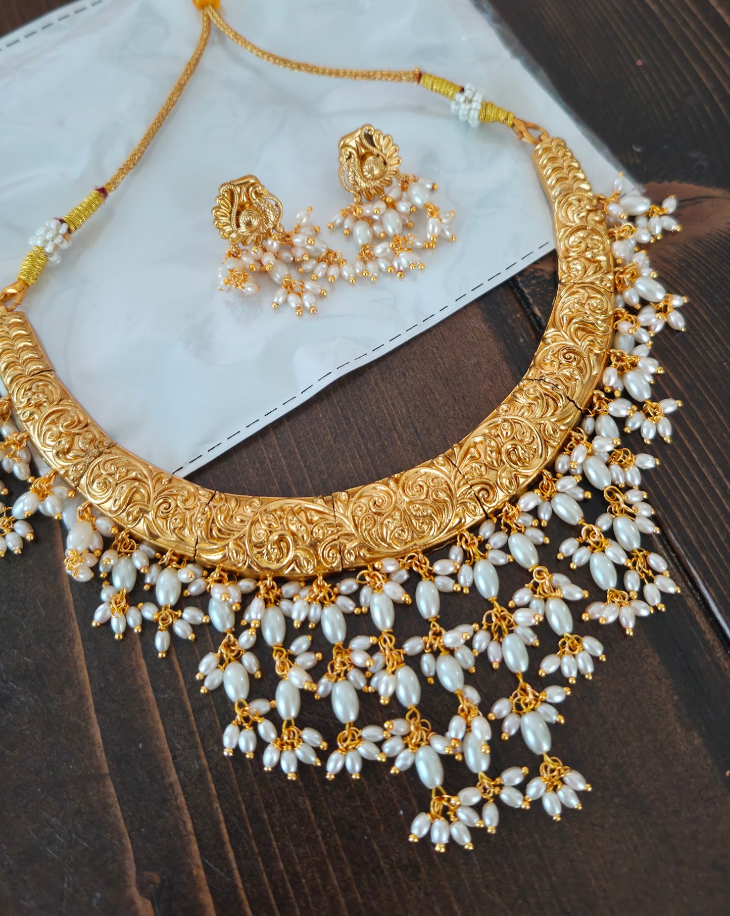 Sunehri hasli set