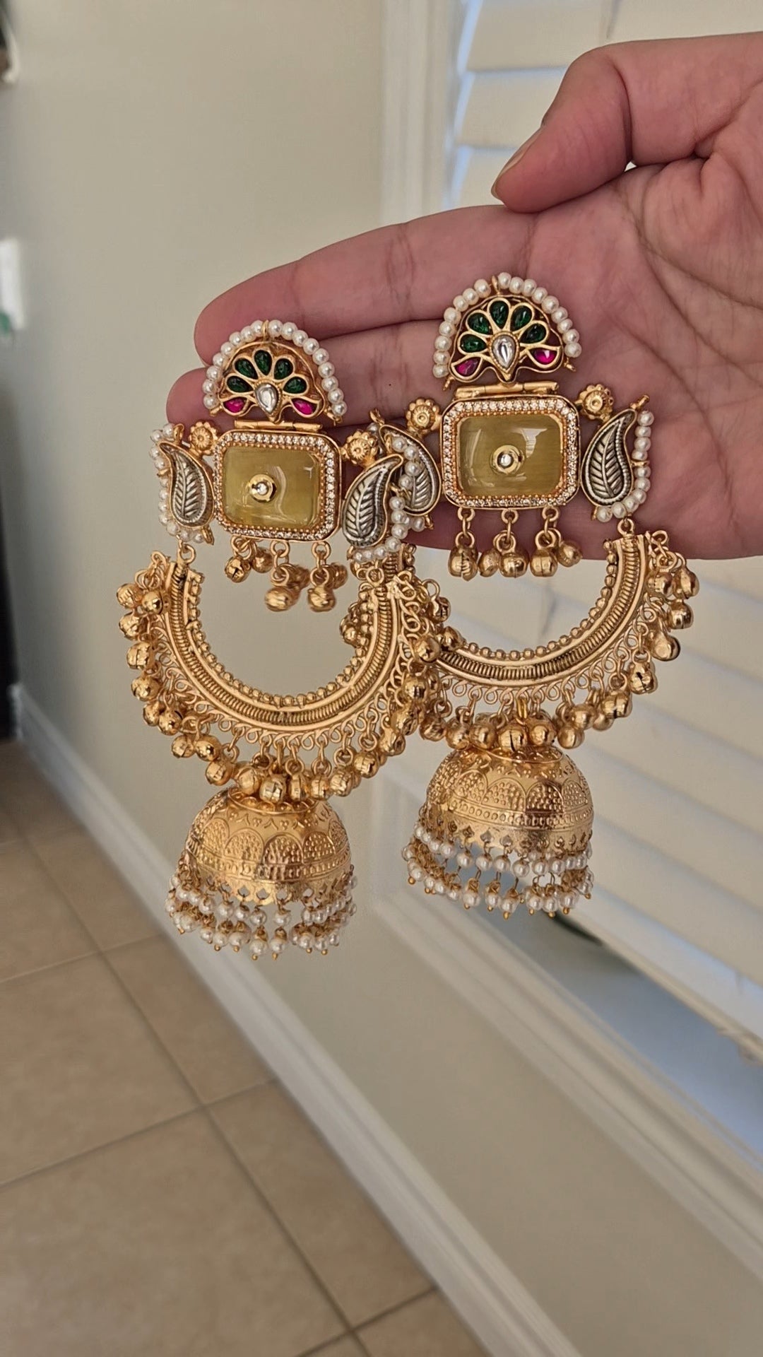 Rajshri Jhumka