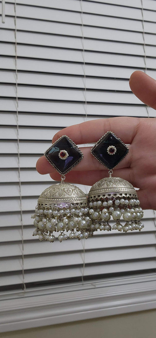 Surubhi Jhumkas